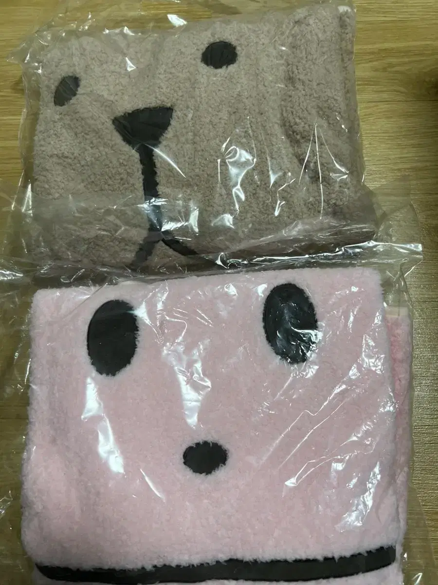 던킨 크래프트홀릭 곰,토끼 멀티블랭킷(러그) 새제품